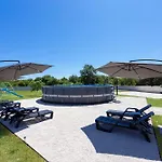 Luxurious New With Pool
