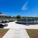 Luxurious New With Pool Apartman Šajini