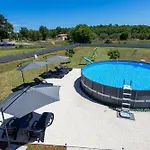 Apartman Luxurious New With Pool Šajini