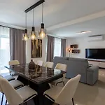 Apartman Luxurious New With Pool *