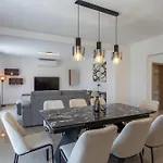 Luxurious New With Pool Apartman