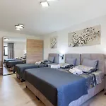 Luxurious New With Pool Apartman *