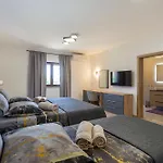 Apartman Luxurious New With Pool