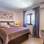 Luxurious New With Pool Apartman *