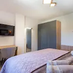 Luxurious New With Pool Apartman