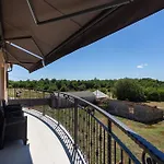 Apartman Luxurious New With Pool Šajini