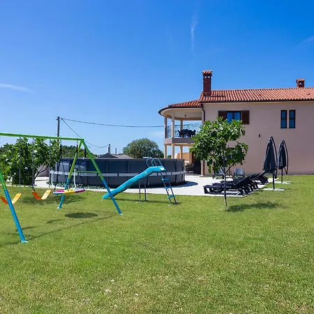 Luxurious New With Pool