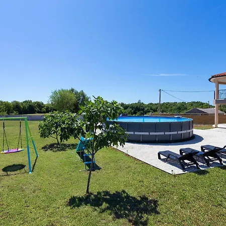 Luxurious New With Pool * Šajini