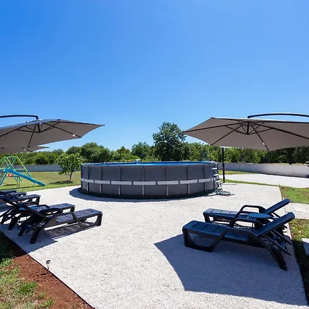 Luxurious New With Pool 公寓 Šajini