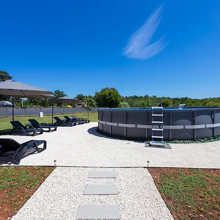 Luxurious New With Pool 公寓 Šajini