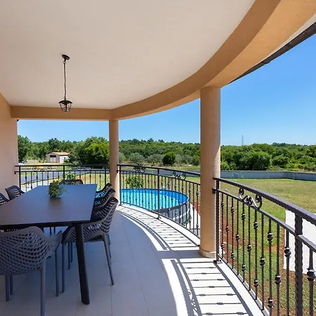 Apartment Luxurious New With Pool