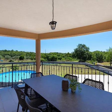 Luxurious New With Pool