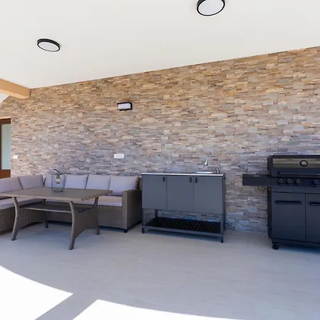 Apartment Luxurious New With Pool *