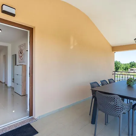 Luxurious New With Pool Apartman *