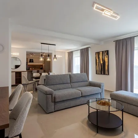 Luxurious New With Pool Apartman *
