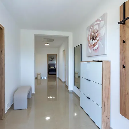 Luxurious New With Pool Apartment