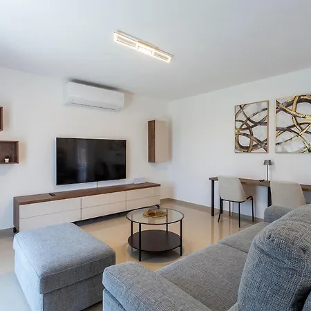 Luxurious New With Pool Šajini