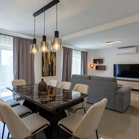 公寓 Luxurious New With Pool *