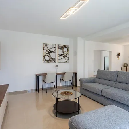 Luxurious New With Pool Apartment Sajini