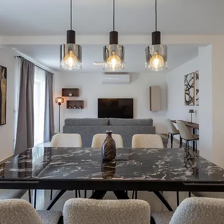 Apartment Luxurious New With Pool
