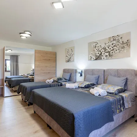 Luxurious New With Pool 公寓 *