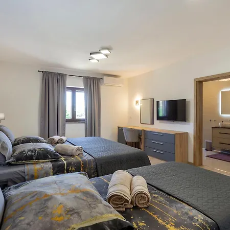 Apartment Luxurious New With Pool