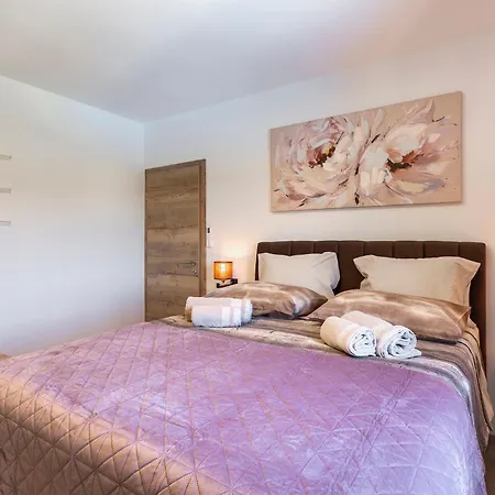 Apartment Luxurious New With Pool