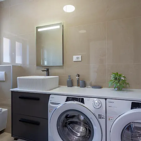 Luxurious New With Pool