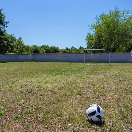 Luxurious New With Pool 公寓 Šajini