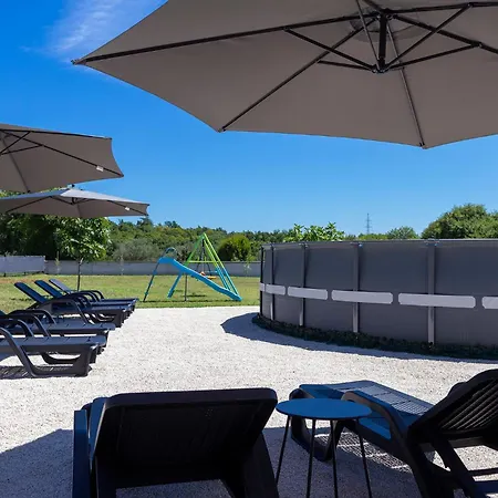 דירה Luxurious New With Pool Šajini