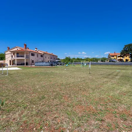 Luxurious New With Pool דירה *