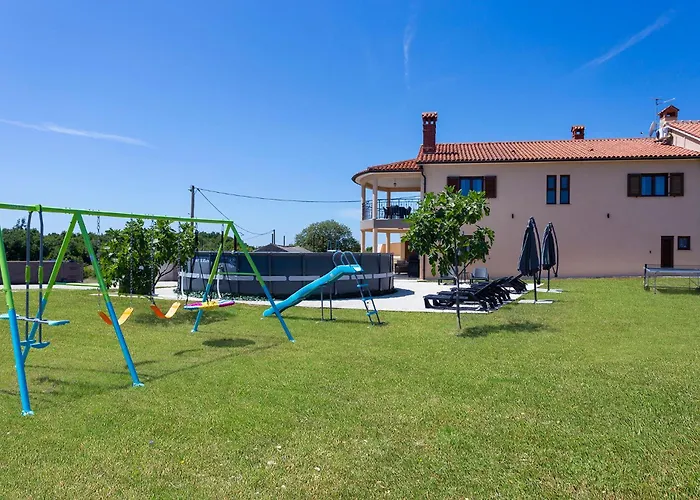 Luxurious New With Pool