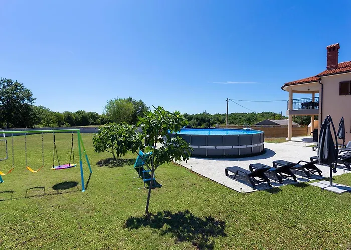 Luxurious New With Pool * Šajini