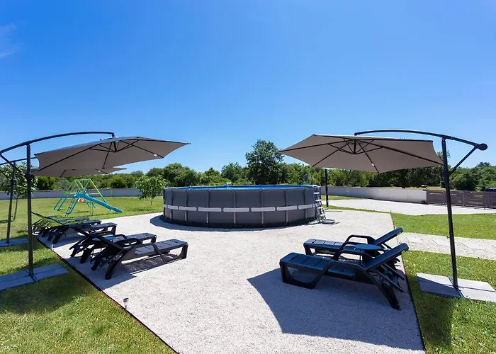 Luxurious New With Pool