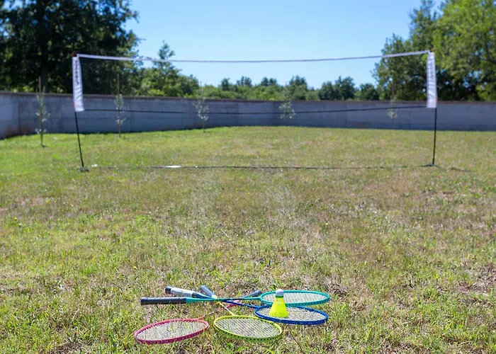 Luxurious New With Pool Appartement Šajini