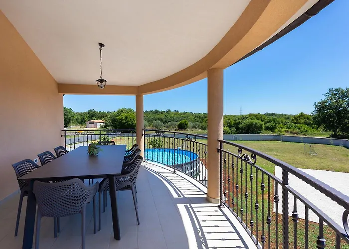 Appartement Luxurious New With Pool