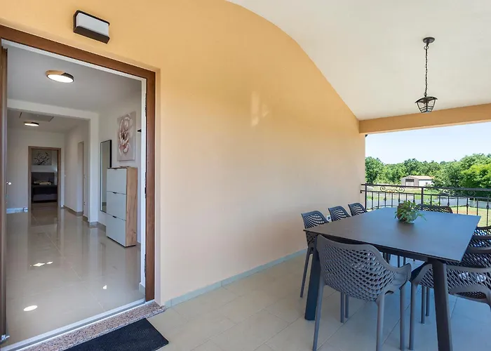 Luxurious New With Pool Appartement *