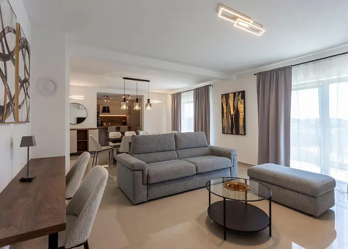 Luxurious New With Pool Appartement *
