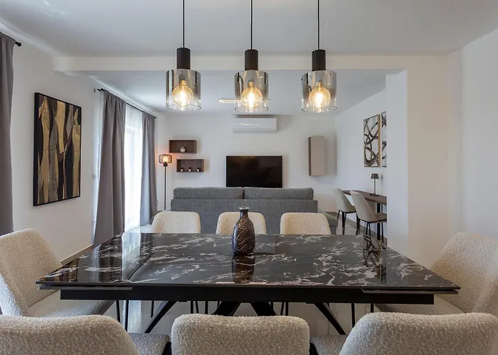 Appartement Luxurious New With Pool