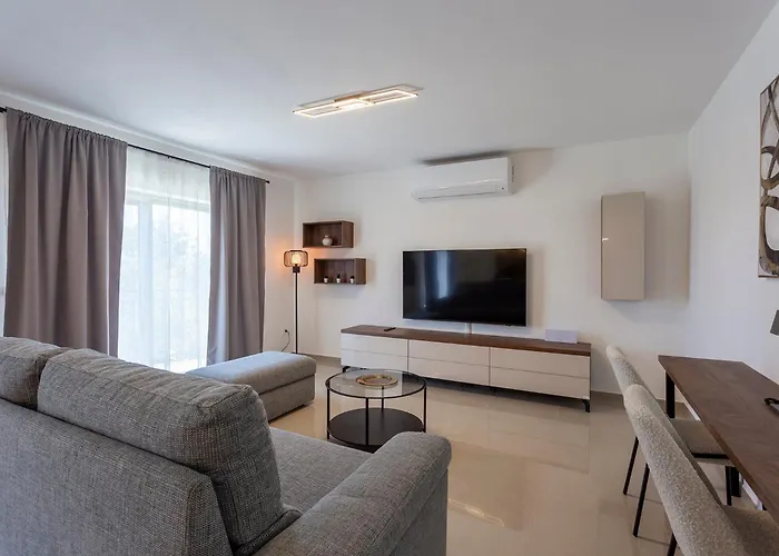 Luxurious New With Pool Šajini