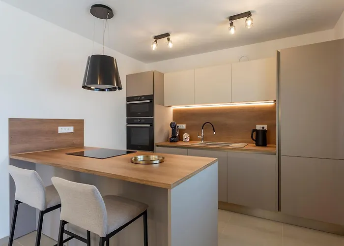 Luxurious New With Pool * Šajini