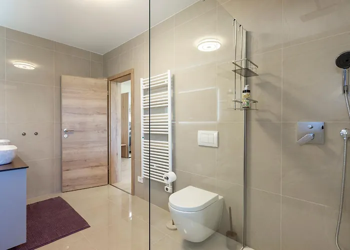 Luxurious New With Pool Appartement