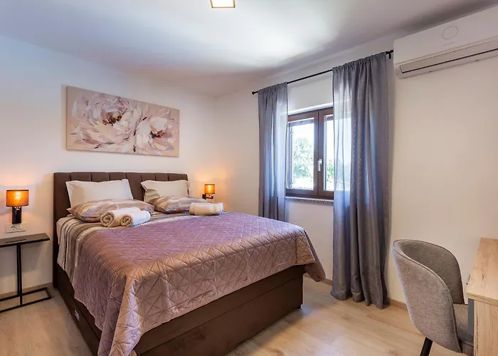 Luxurious New With Pool Appartement *