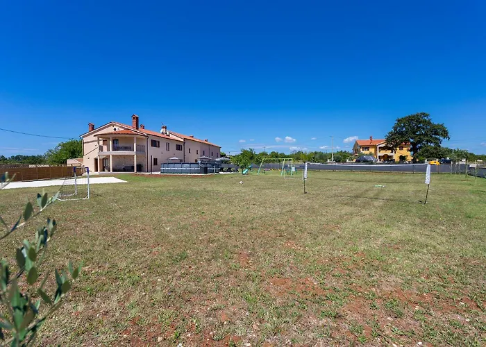 Luxurious New With Pool Appartement *